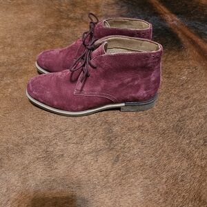 Womens Hush Puppies Bounce Boots Crushed Berry 8.5 Wide LIKE NEW